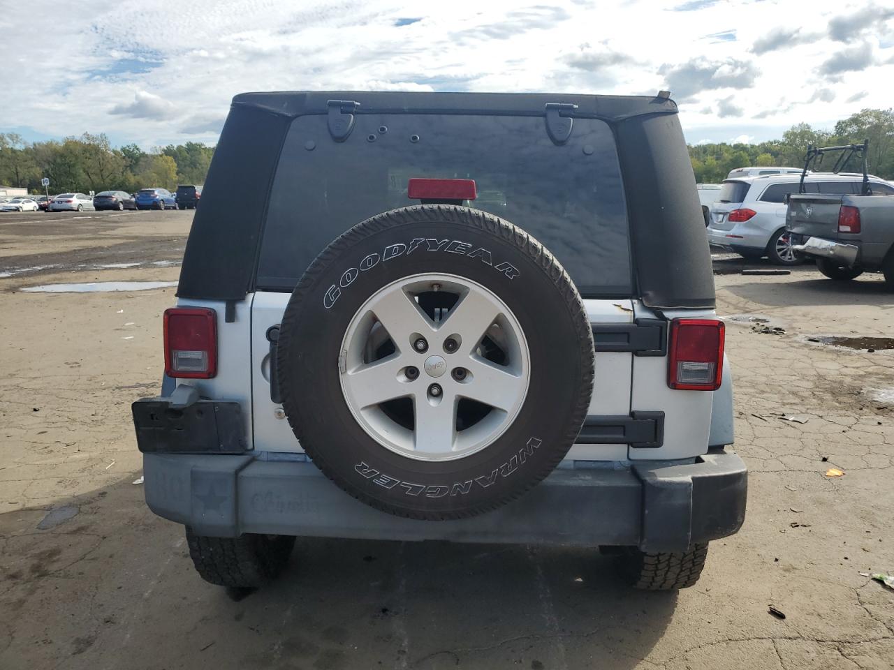 2007 Jeep Wrangler X VIN: 1J4FA24117L217338 Lot: 84037325