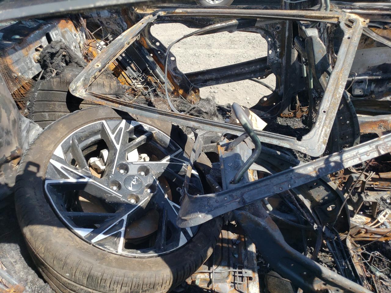 2025 Kia K5 Gt Line VIN: KNAG64J77S5330883 Lot: 80218385