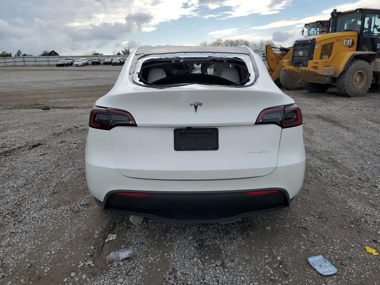 2025 Tesla Model Y VIN: 7SAYGDEE6SF220440 Lot: 82074235