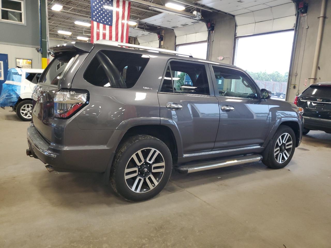 2018 Toyota 4Runner Sr5/Sr5 Premium charcoal null gas JTEBU5JR4J5514621 photo #4