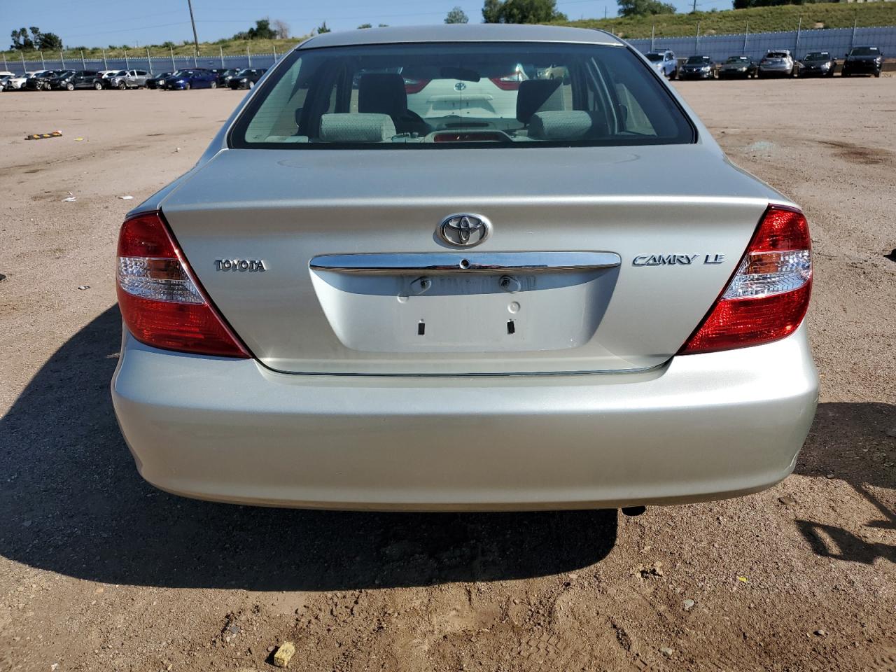 2004 Toyota Camry Le VIN: JTDBE32K940272997 Lot: 71156415