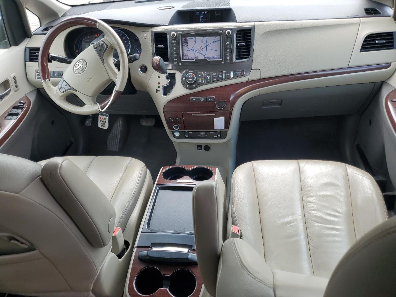 2011 Toyota Sienna Xle VIN: 5TDYK3DC4BS005091 Lot: 71254215