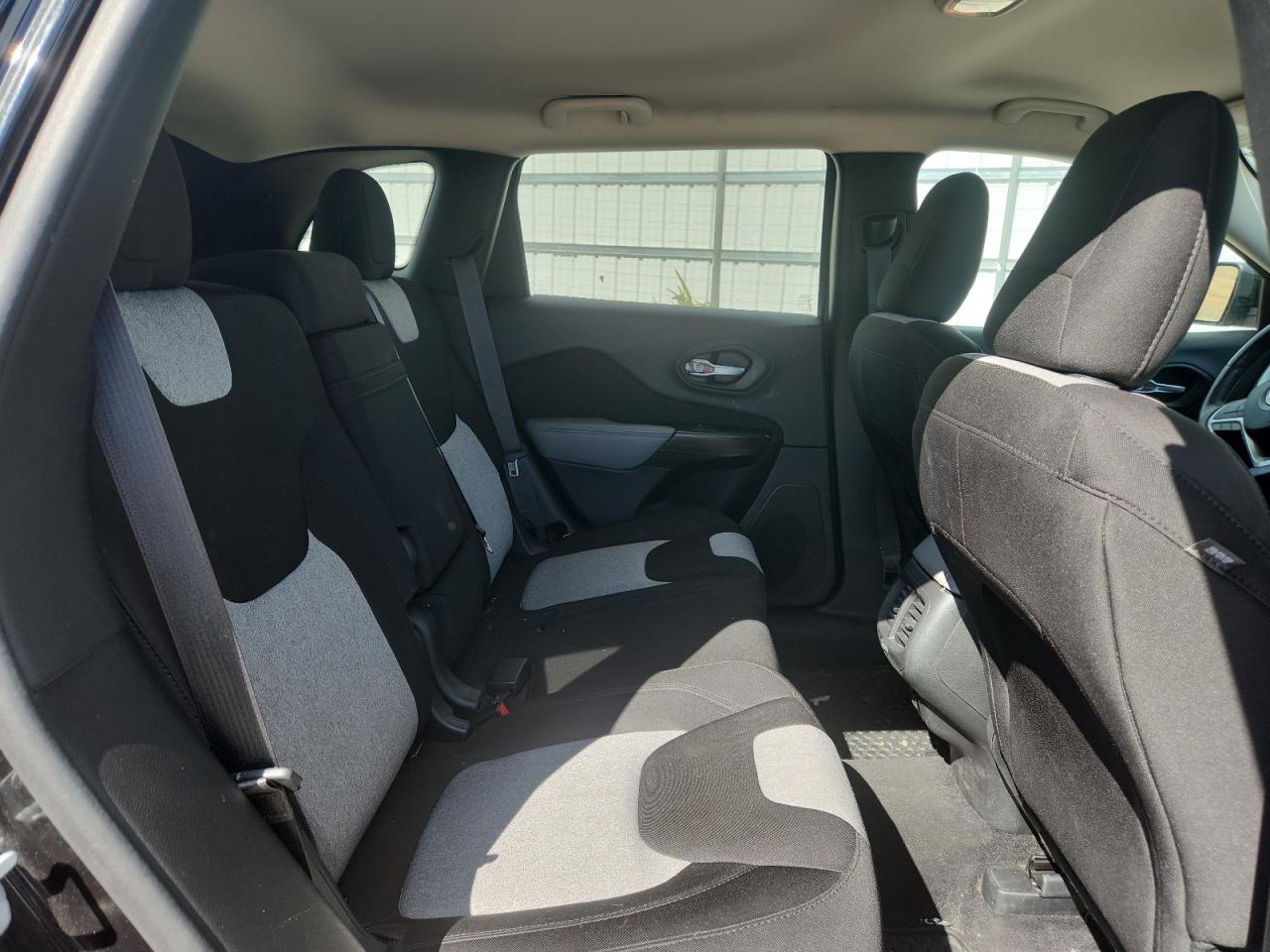 2014 Jeep Cherokee Latitude VIN: 1C4PJMCS3EW247940 Lot: 81835925