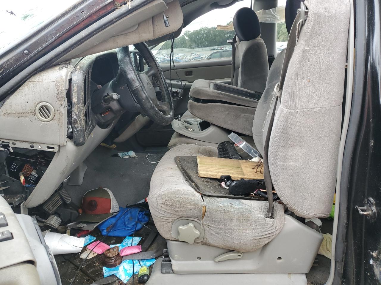 2000 Chevrolet Silverado C1500 VIN: 2GCEC19V2Y1230320 Lot: 83998925