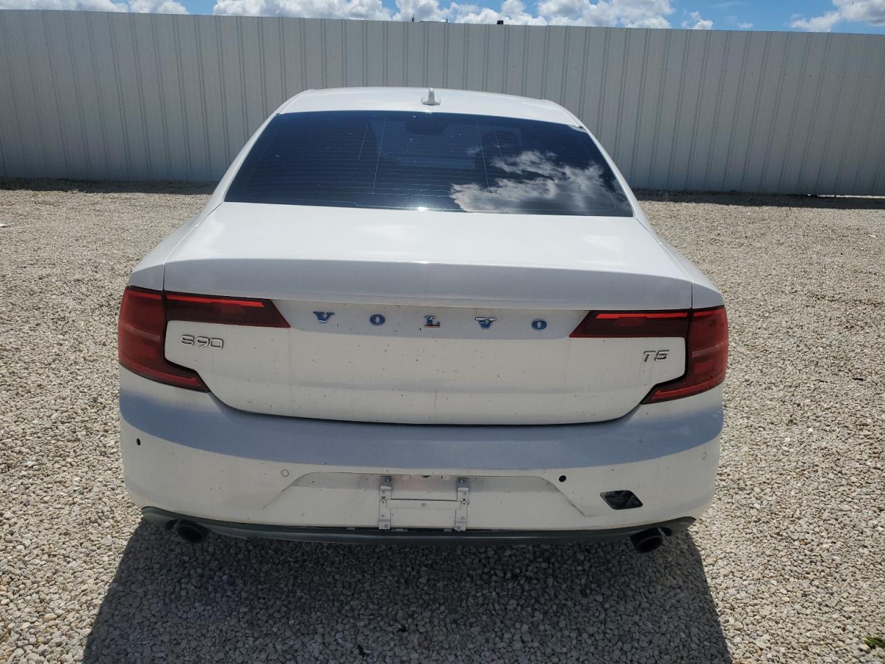 2017 Volvo S90 T5 Momentum VIN: YV1102AK7H1008418 Lot: 80918895