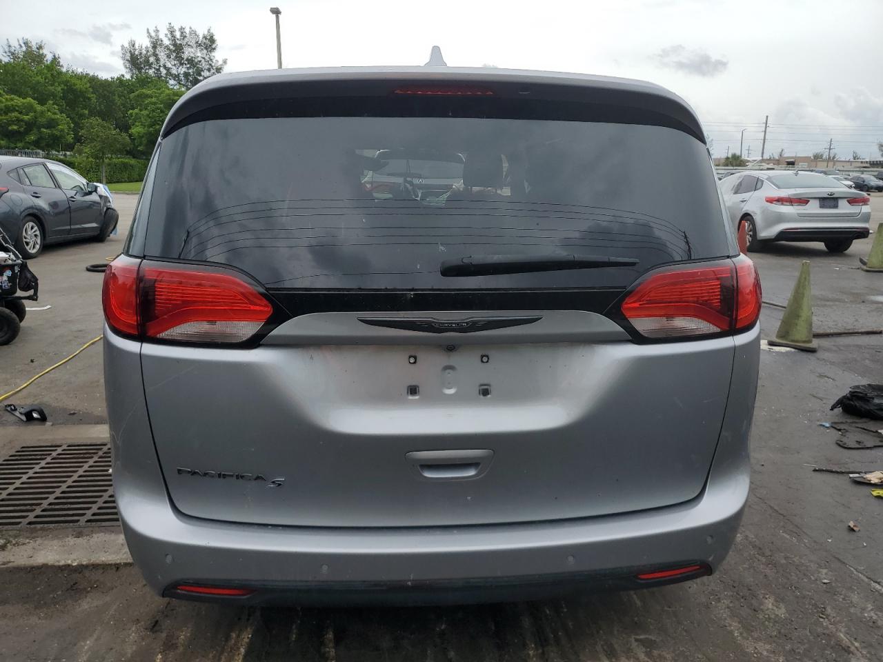 2020 Chrysler Pacifica Touring VIN: 2C4RC1FG0LR269716 Lot: 81257835