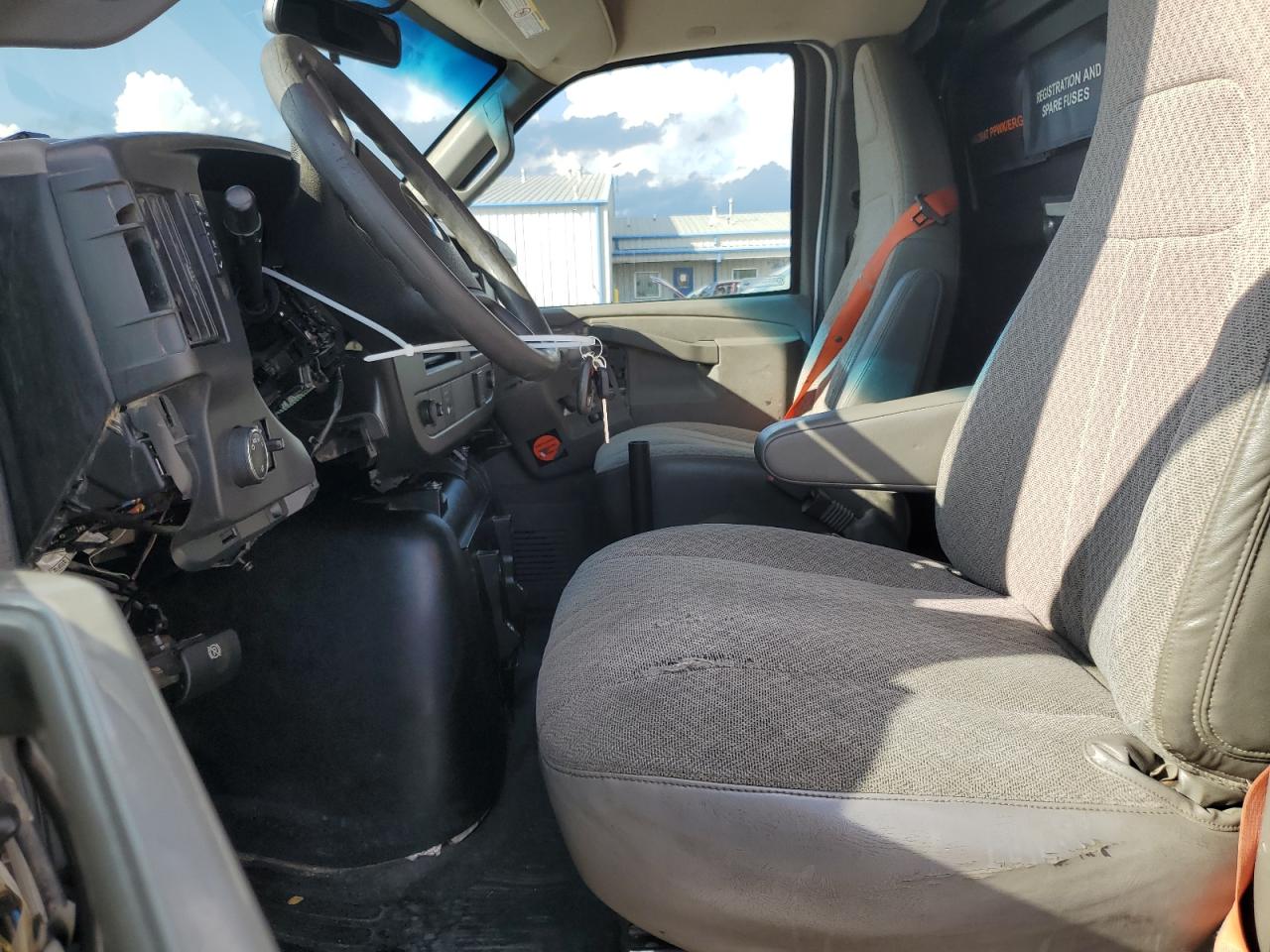 2017 Chevrolet Express G2500 VIN: 1GCWGAF16H1307240 Lot: 82170545
