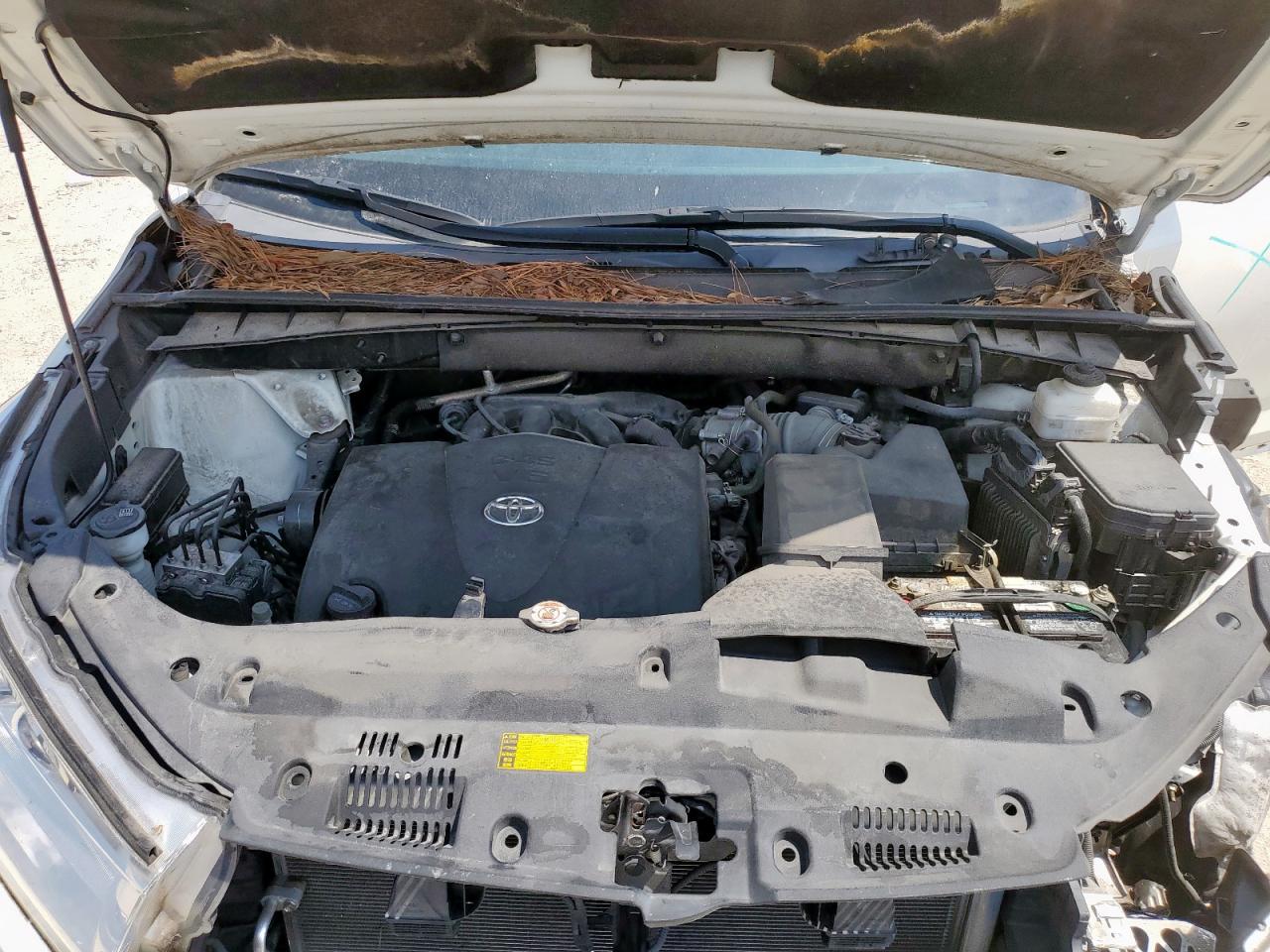 2019 Toyota Highlander Le VIN: 5TDZZRFH0KS301074 Lot: 80640475