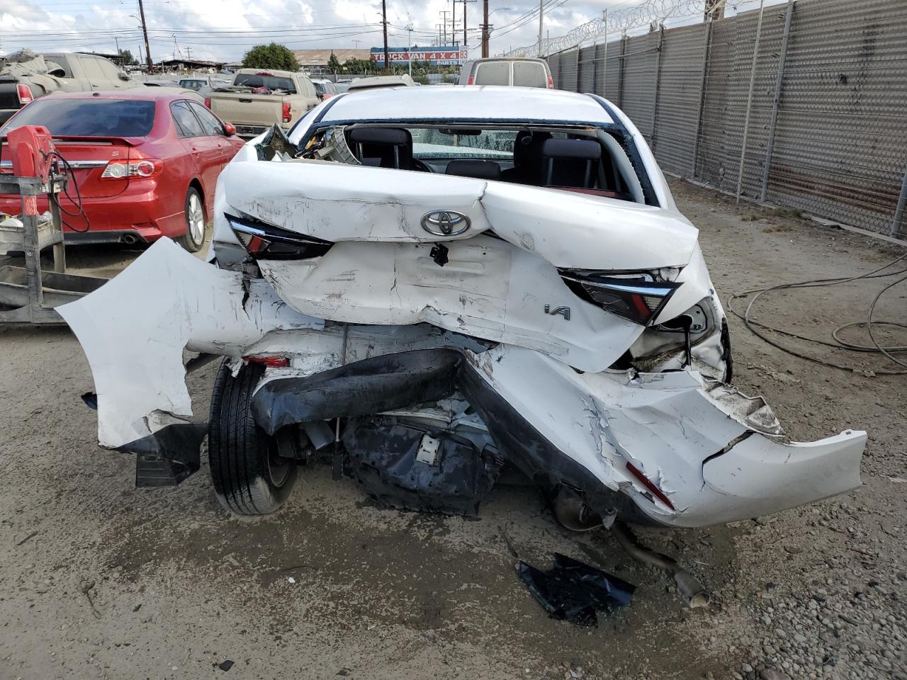 2017 Toyota Yaris Ia VIN: 3MYDLBYV2HY151686 Lot: 80331735