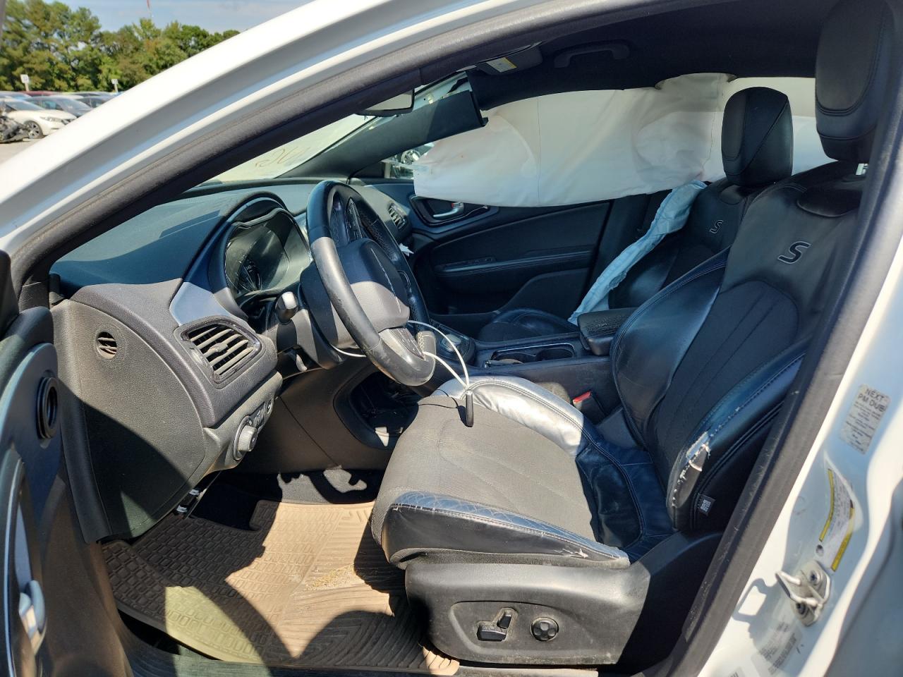 2015 Chrysler 200 S VIN: 1C3CCCBB5FN596677 Lot: 69603715