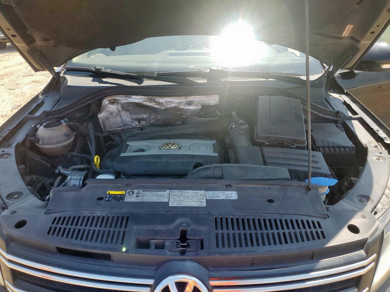 2017 Volkswagen Tiguan Wolfsburg VIN: WVGRV7AX2HW506897 Lot: 80051575