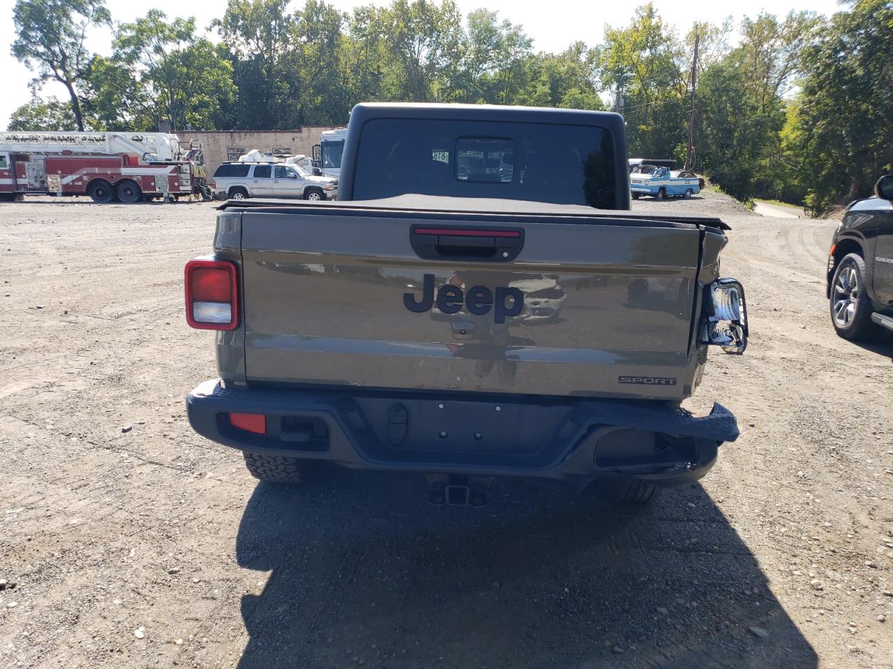 2020 Jeep Gladiator Sport VIN: 1C6HJTAG0LL192138 Lot: 81632915