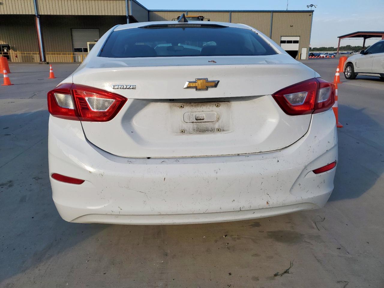 2018 Chevrolet Cruze Ls VIN: 1G1BC5SM0J7204201 Lot: 84837085