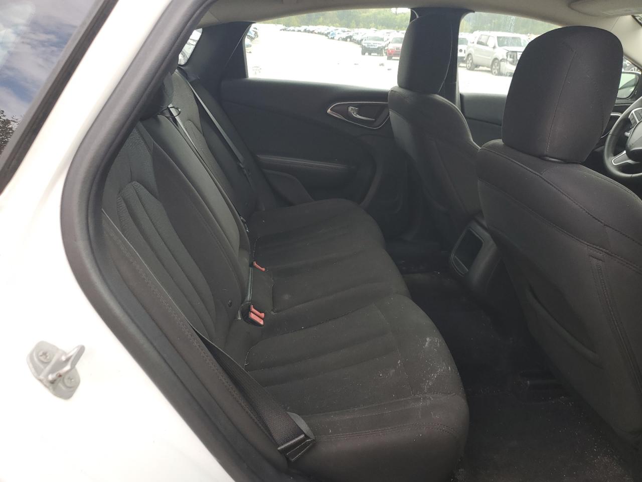 2015 Chrysler 200 Limited VIN: 1C3CCCABXFN688935 Lot: 81868995