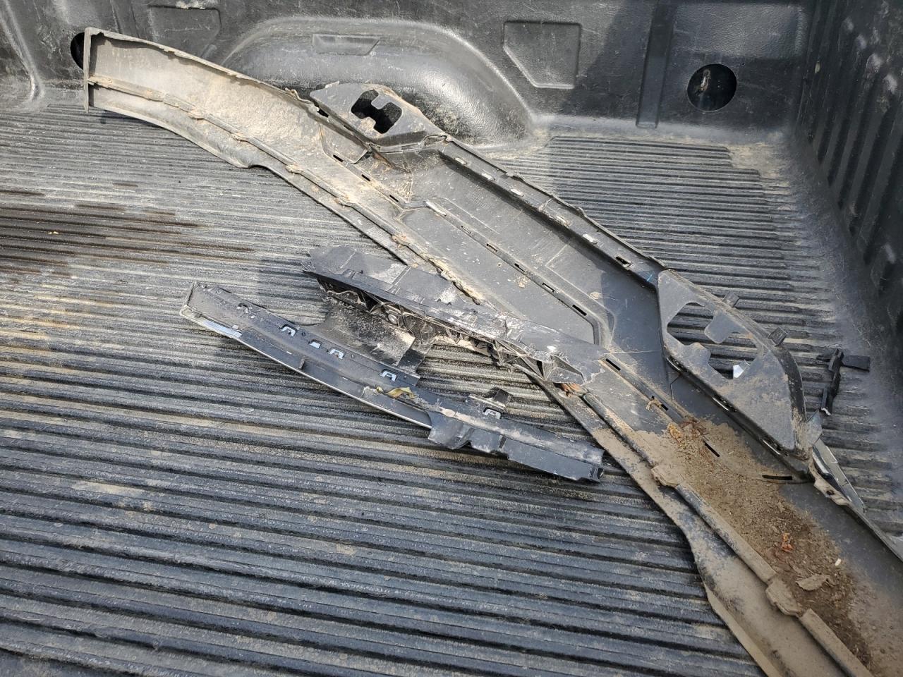 2017 Chevrolet Silverado K1500 Lt VIN: 3GCUKREC3HG215818 Lot: 81332015