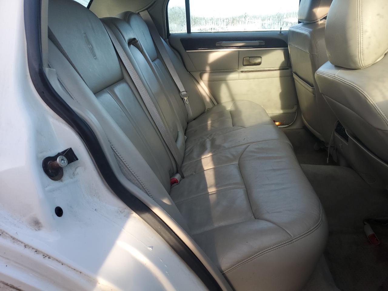 2009 Lincoln Town Car Signature Limited VIN: 2LNHM82V19X633700 Lot: 80480435