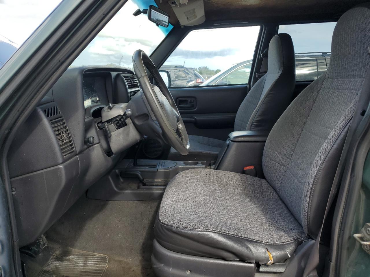 2000 Jeep Suv VIN: 1J4FF48SXYL139773 Lot: 72034105