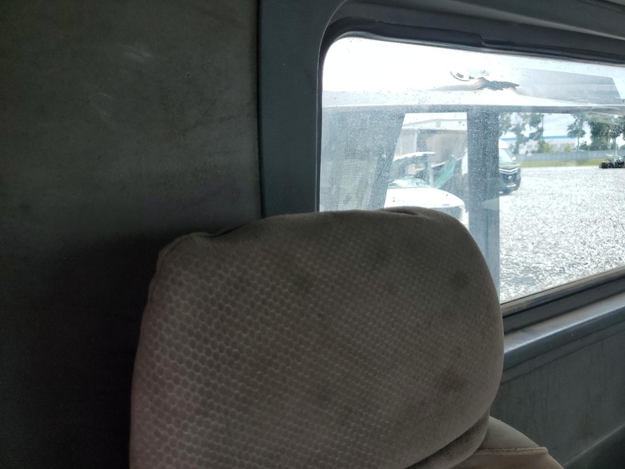 2002 Volvo Vhd Roll-Off Container Truck VIN: 4V5KC9GFX2N326831 Lot: 70658615