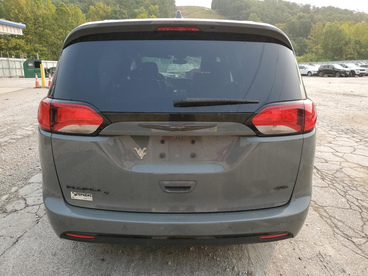 2020 Chrysler Pacifica Touring L VIN: 2C4RC3BG6LR273853 Lot: 71437405