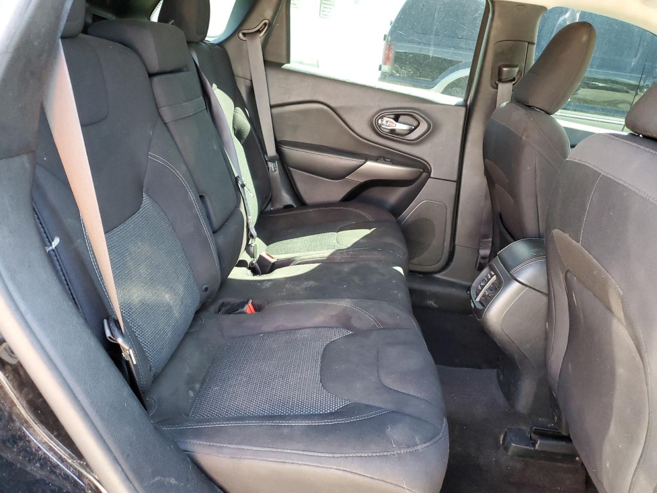 2019 Jeep Cherokee Latitude VIN: 1C4PJLCB1KD232662 Lot: 84202015