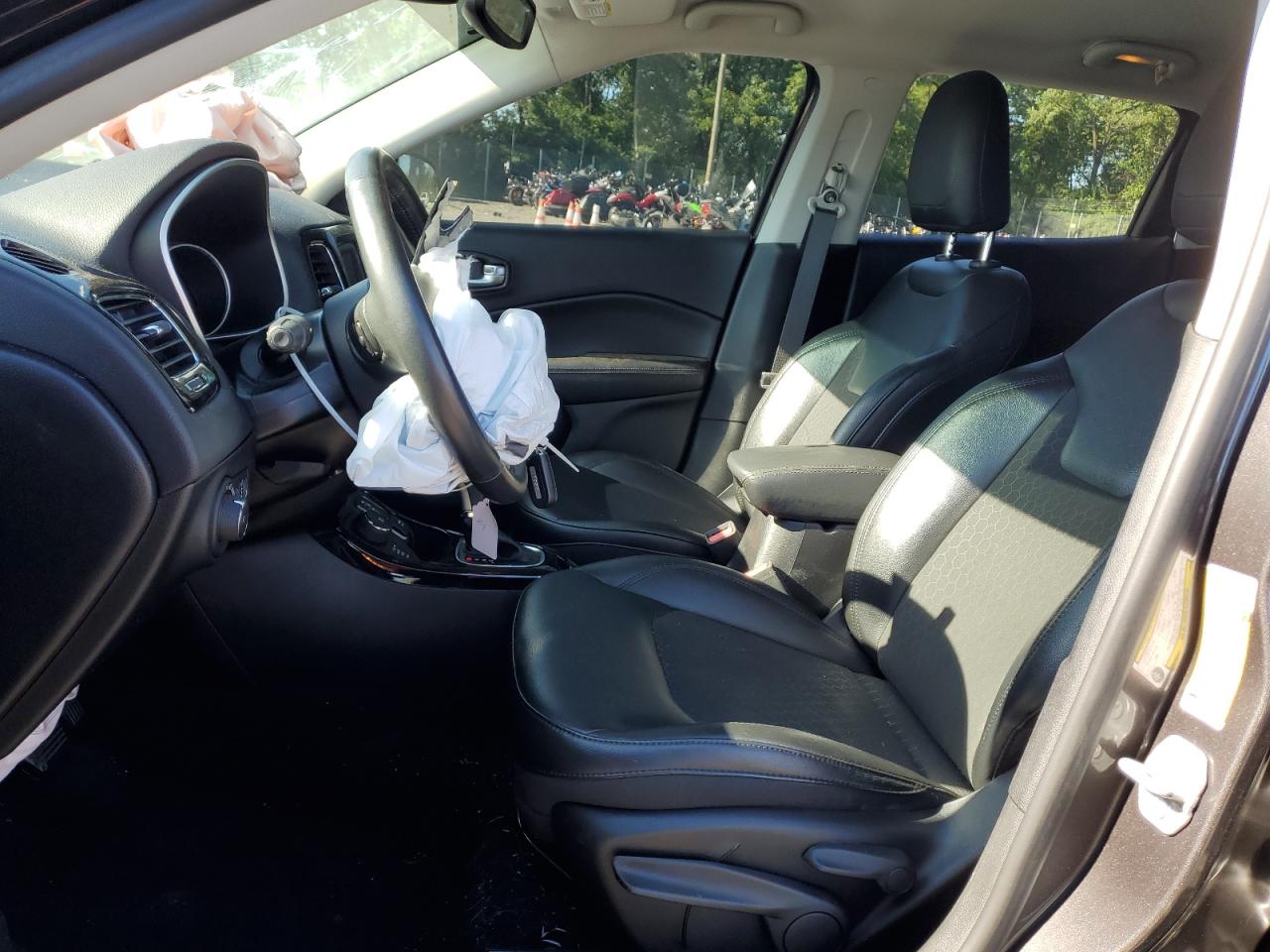 2018 Jeep Compass Latitude VIN: 3C4NJDBB0JT400458 Lot: 71794225