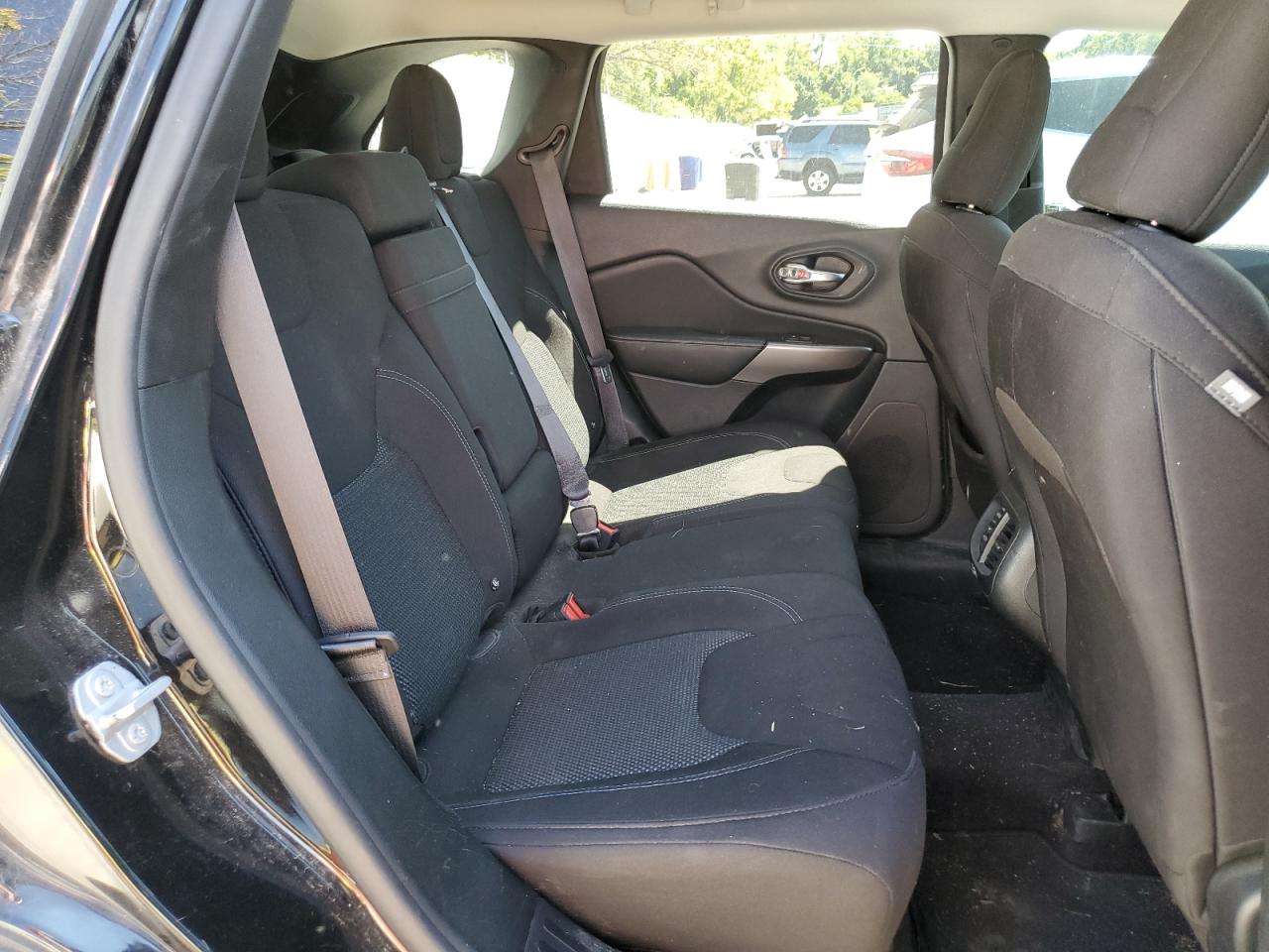 2019 Jeep Cherokee Latitude VIN: 1C4PJLCB1KD175797 Lot: 71155395