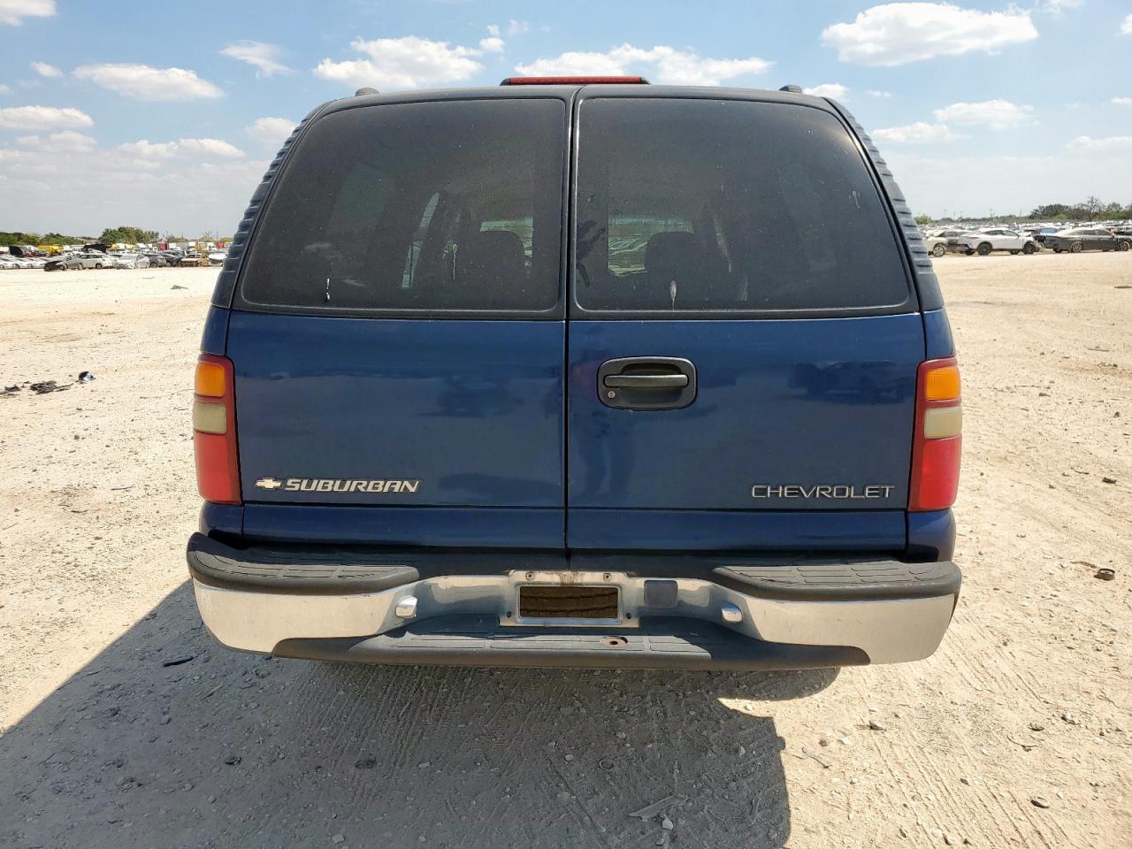 2000 Chevrolet Suburban C1500 VIN: 3GNEC16T3YG208182 Lot: 81924095