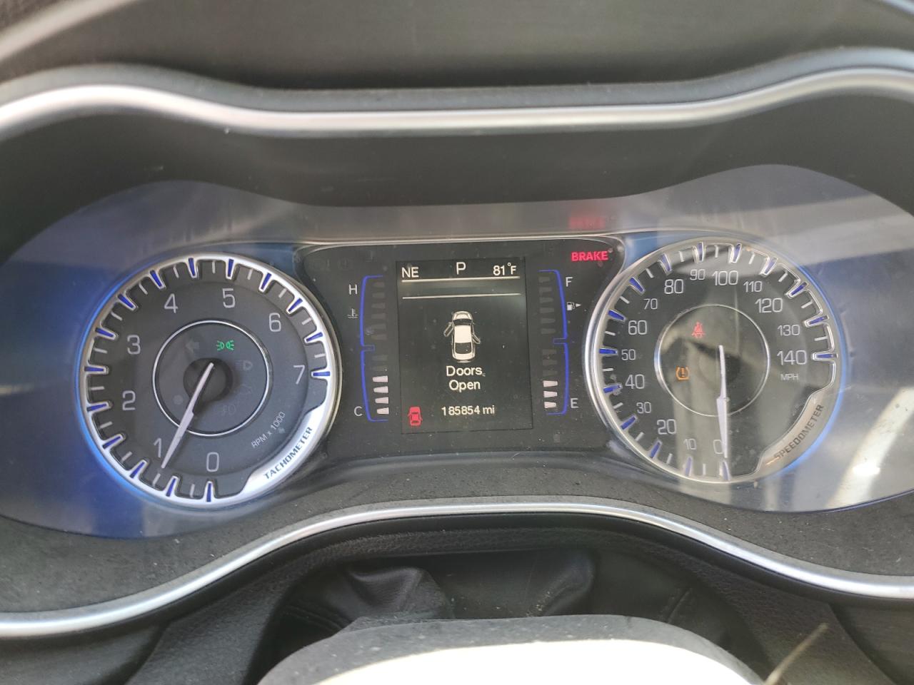 2015 Chrysler 200 Limited VIN: 1C3CCCAB7FN592325 Lot: 81493525