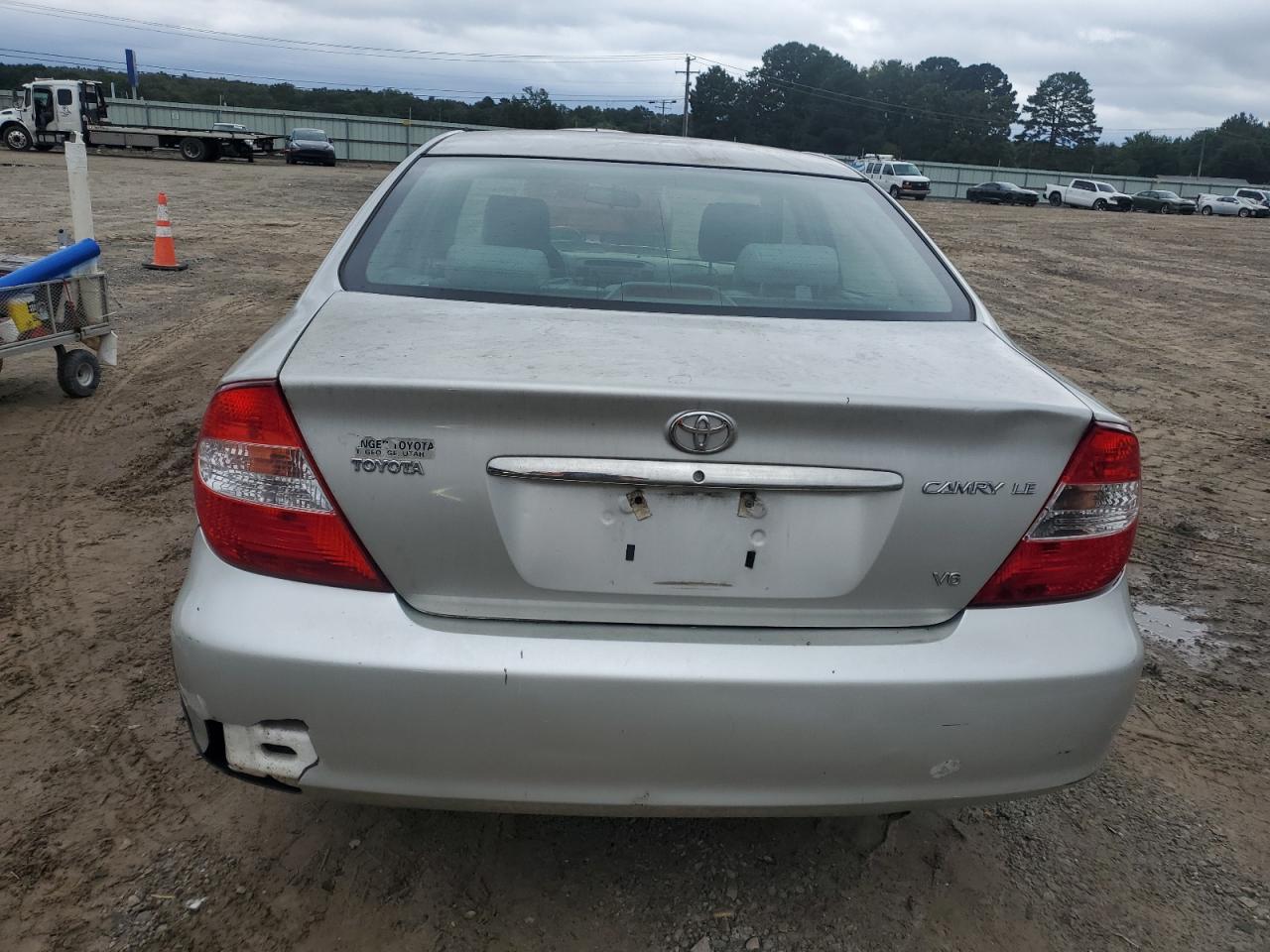 2004 Toyota Camry Le VIN: 4T1BF30K54U571522 Lot: 81809265