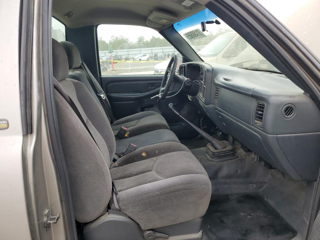 2000 Chevrolet Silverado C1500 VIN: 1GCEC14W9YZ357279 Lot: 81490685