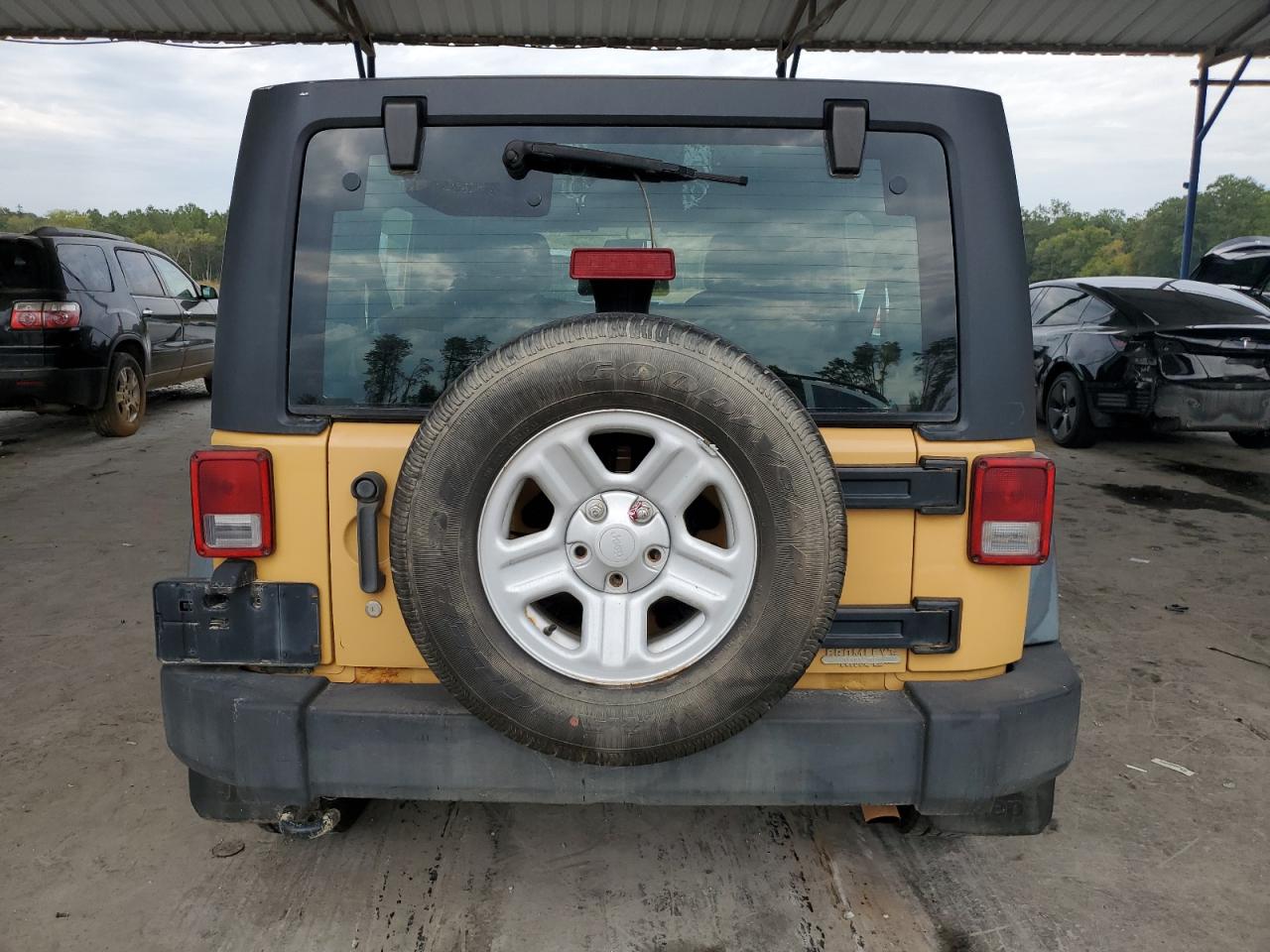 2014 Jeep Wrangler Unlimited Sport VIN: 1C4BJWKG2EL242751 Lot: 83969065