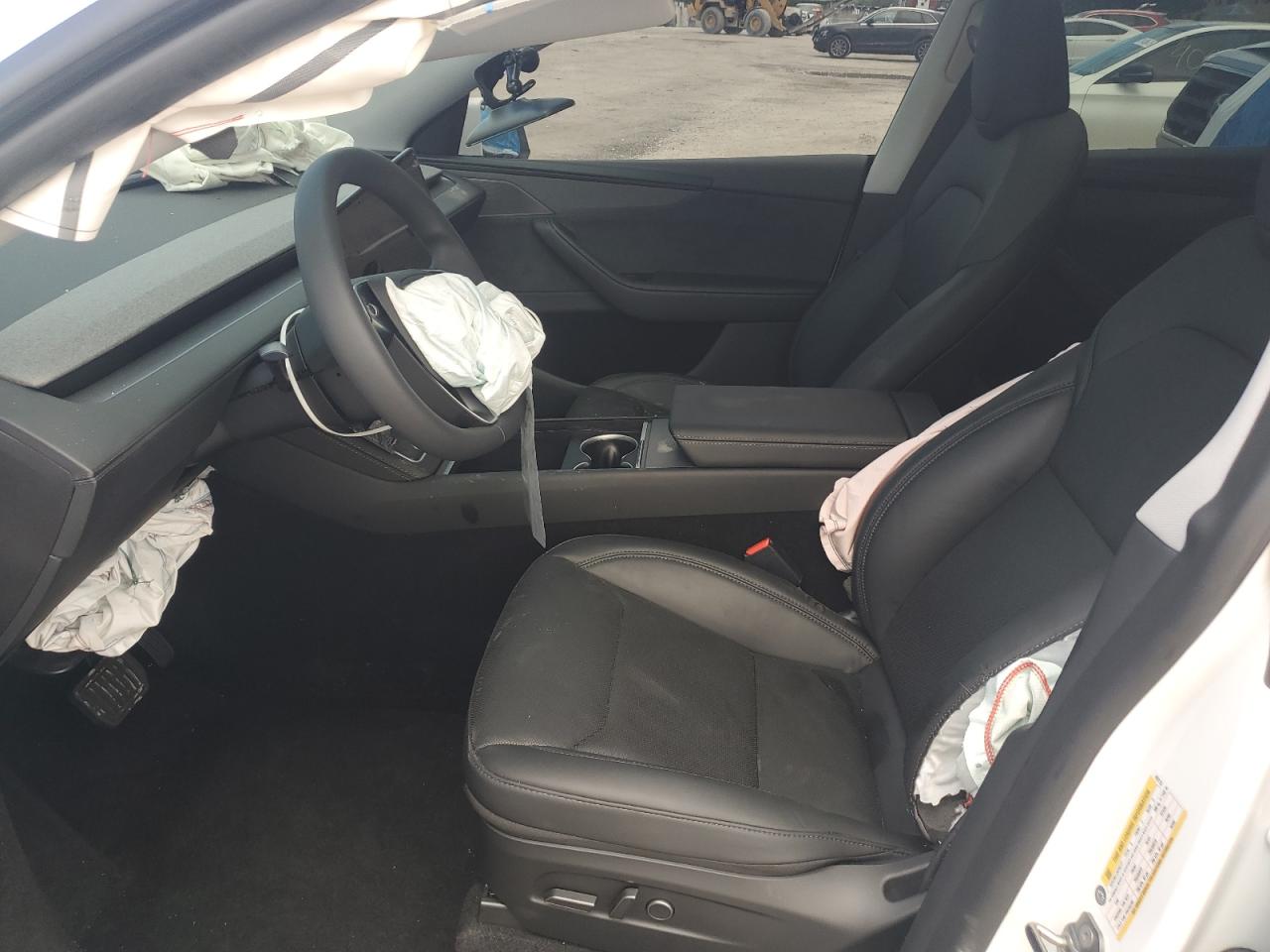 2026 Tesla Model Y VIN: 7SAYGDEE1TA400133 Lot: 83759365