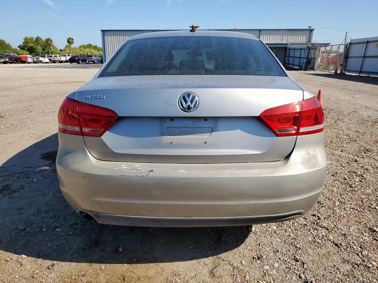 2013 Volkswagen Passat S VIN: 1VWAH7A3XDC027058 Lot: 71010085