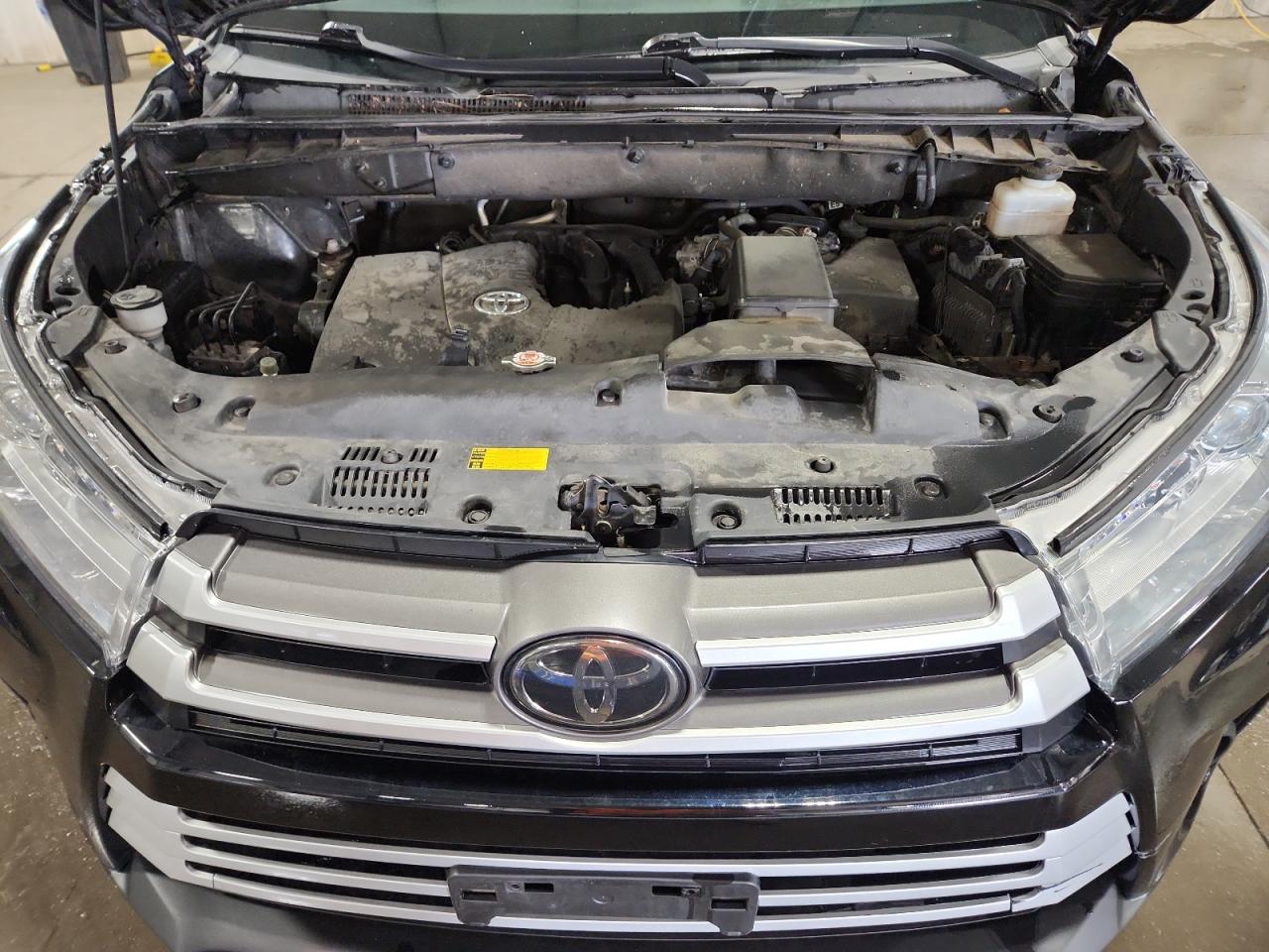 2019 Toyota Highlander Le VIN: 5TDBZRFH1KS975459 Lot: 71602215