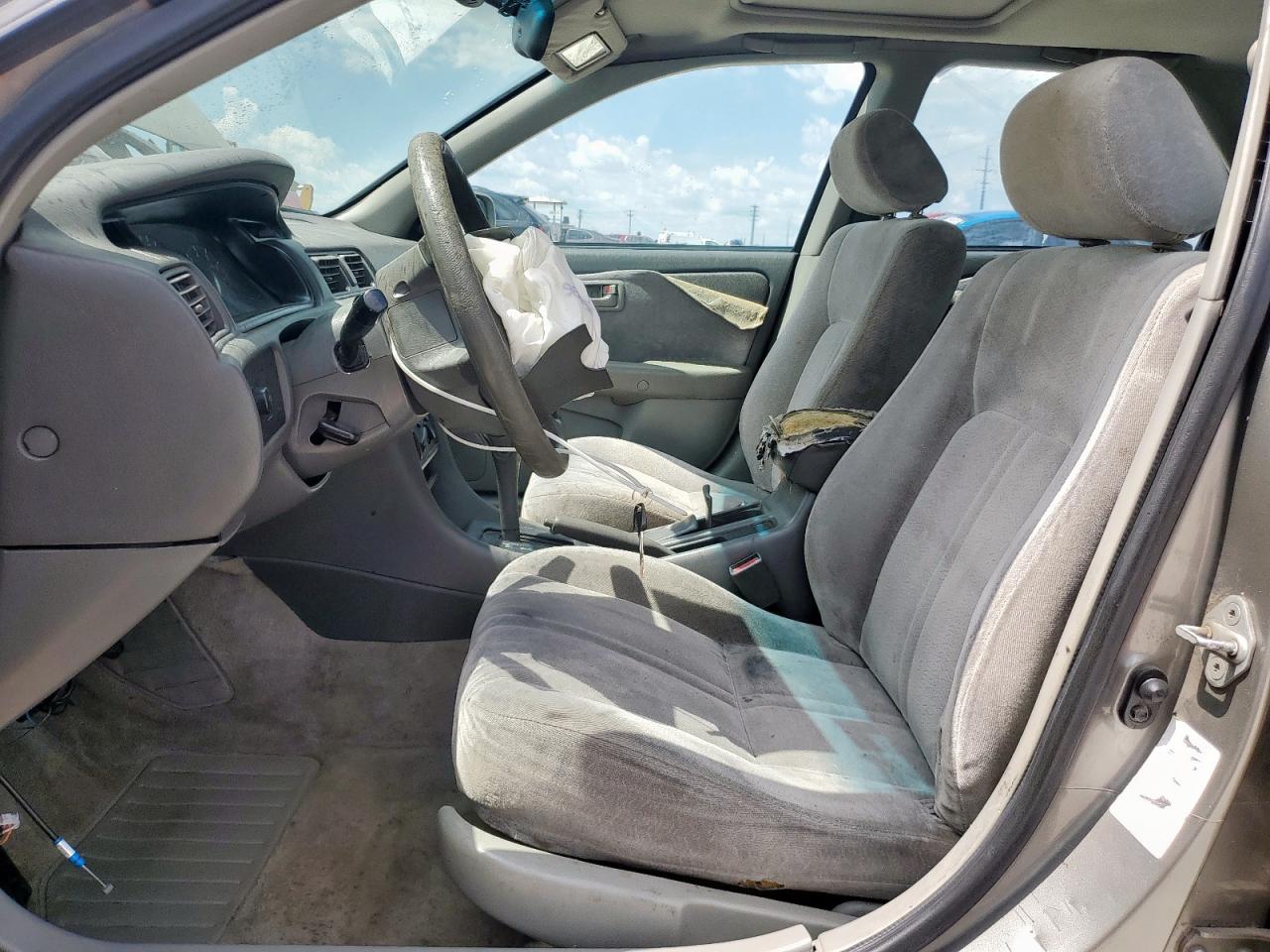 1999 Toyota Camry Le VIN: JT2BG22K4X0266090 Lot: 71183525