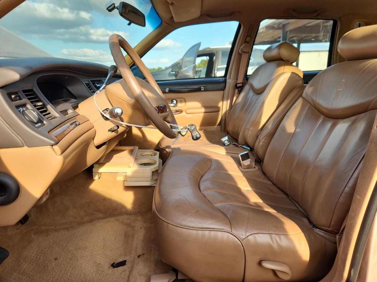 1996 Lincoln Town Car Executive VIN: 1LNLM81W9TY702967 Lot: 71869405