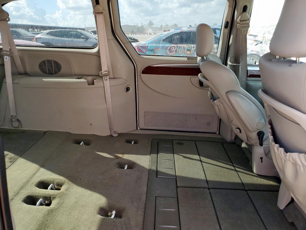 2006 Chrysler Town & Country Limited VIN: 2A4GP64L16R608927 Lot: 81318905