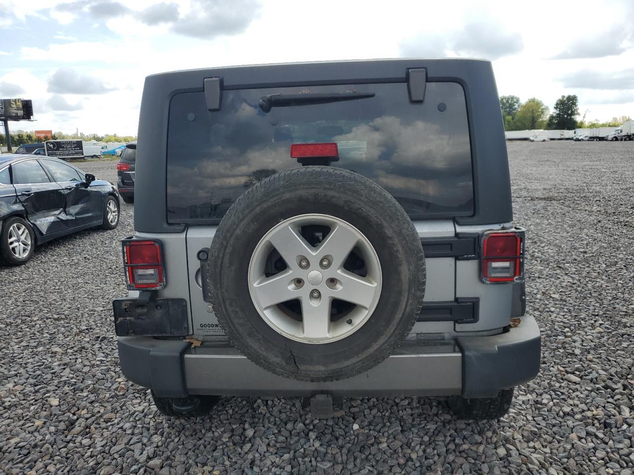 2014 Jeep Wrangler Unlimited Sport VIN: 1C4BJWDG5EL218019 Lot: 83972195