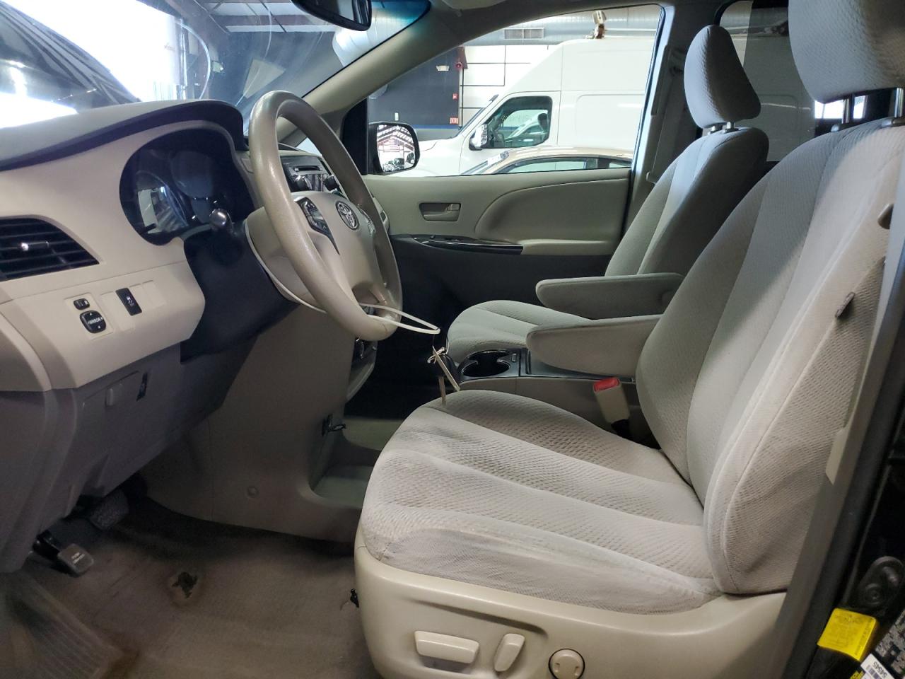 2012 Toyota Sienna Le VIN: 5TDKK3DCXCS264952 Lot: 80400555