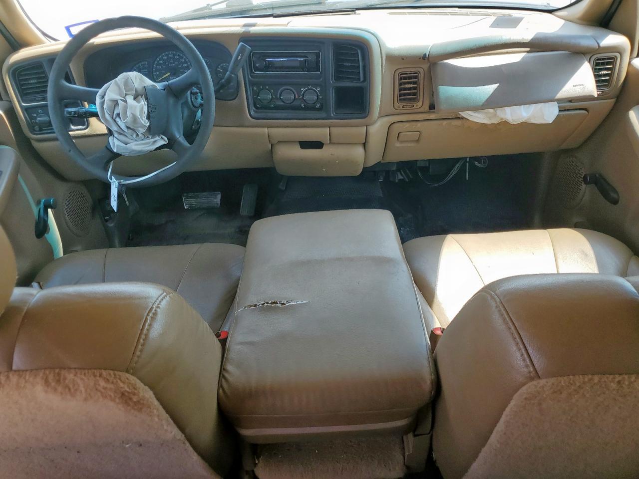 2000 Chevrolet Suburban C1500 VIN: 3GNEC16T3YG208182 Lot: 81924095