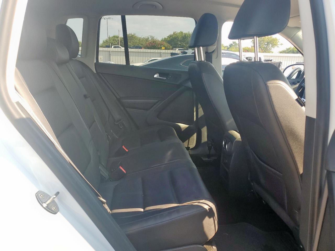 2017 Volkswagen Tiguan S VIN: WVGAV7AX7HK033776 Lot: 70496165