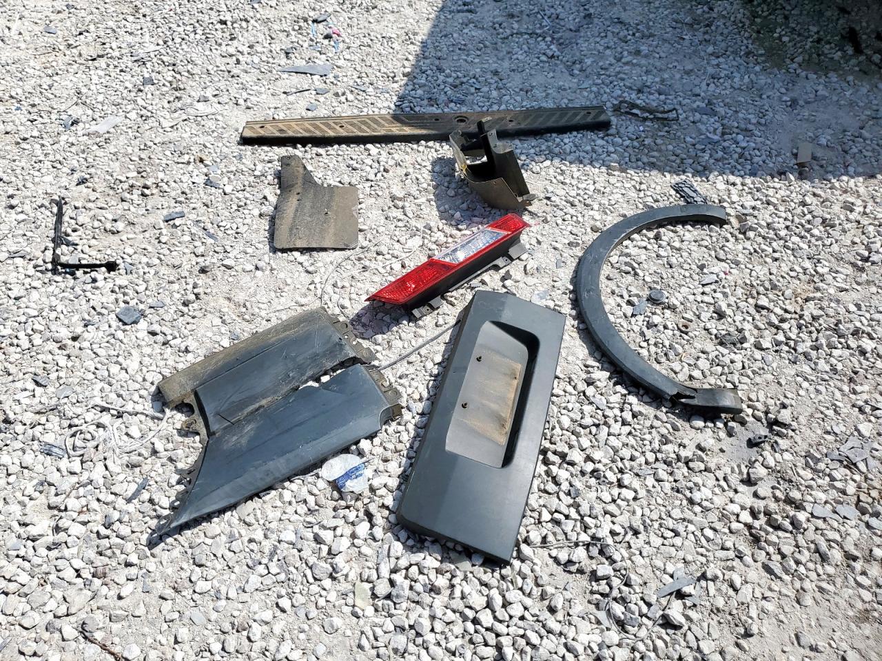 2015 Ford Transit Cargo Van T- VIN: 1FTNE1CM2FKB30001 Lot: 81146215