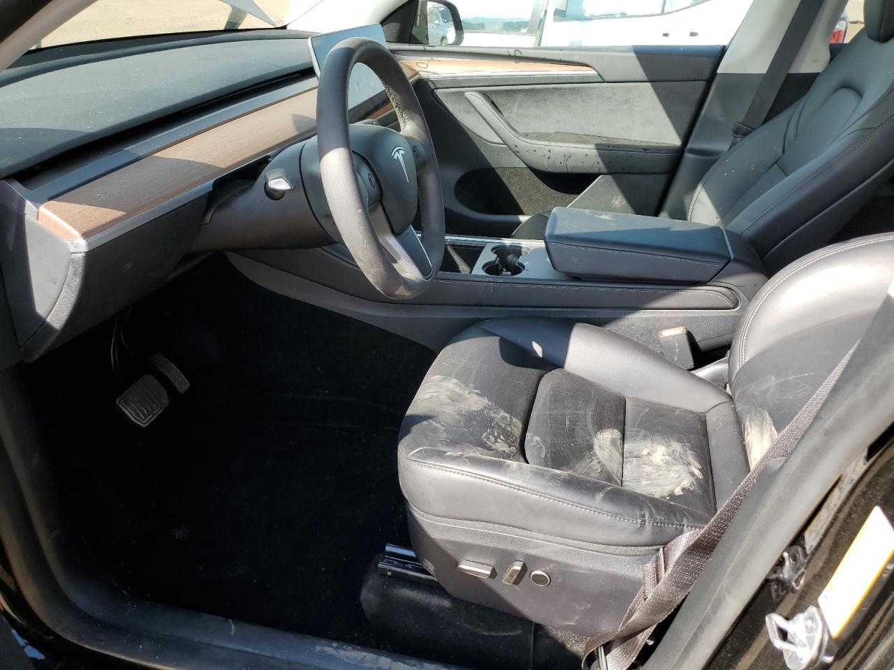 2024 Tesla Model Y VIN: 7SAYGDED4RF193398 Lot: 84454555