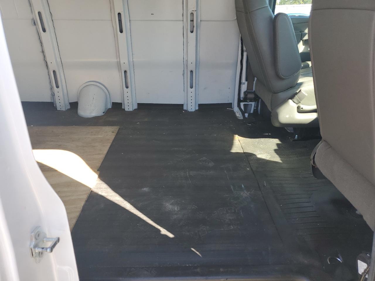 2021 Chevrolet Express G2500 VIN: 1GCWGBFP8M1254352 Lot: 84227005