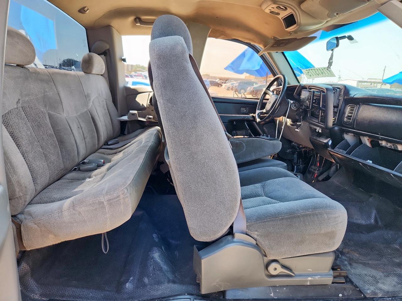 2000 Chevrolet Silverado C1500 VIN: 2GCEC19T4Y1172855 Lot: 71413775