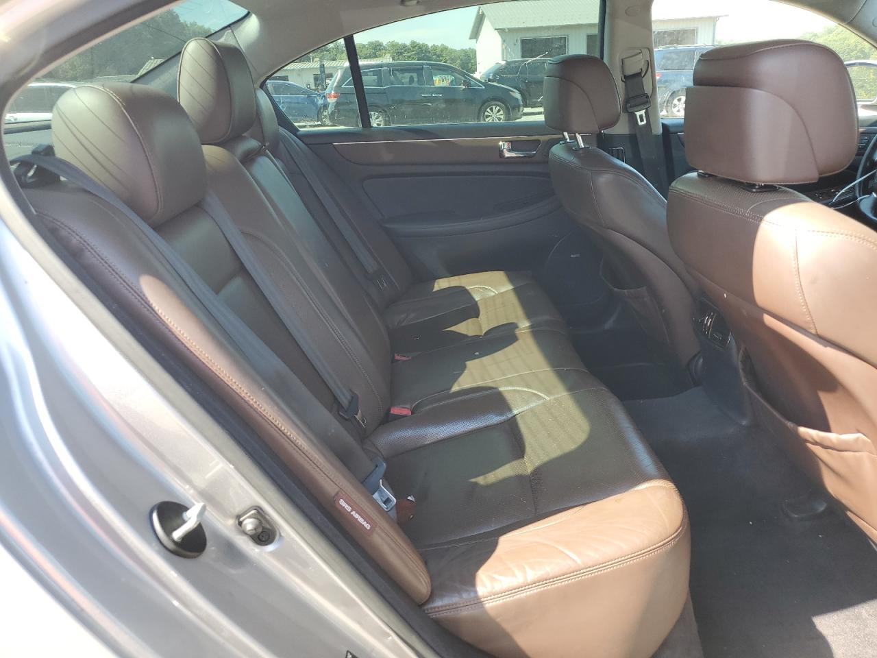 2011 Hyundai Genesis 4.6L VIN: KMHGC4DF4BU120385 Lot: 71610195