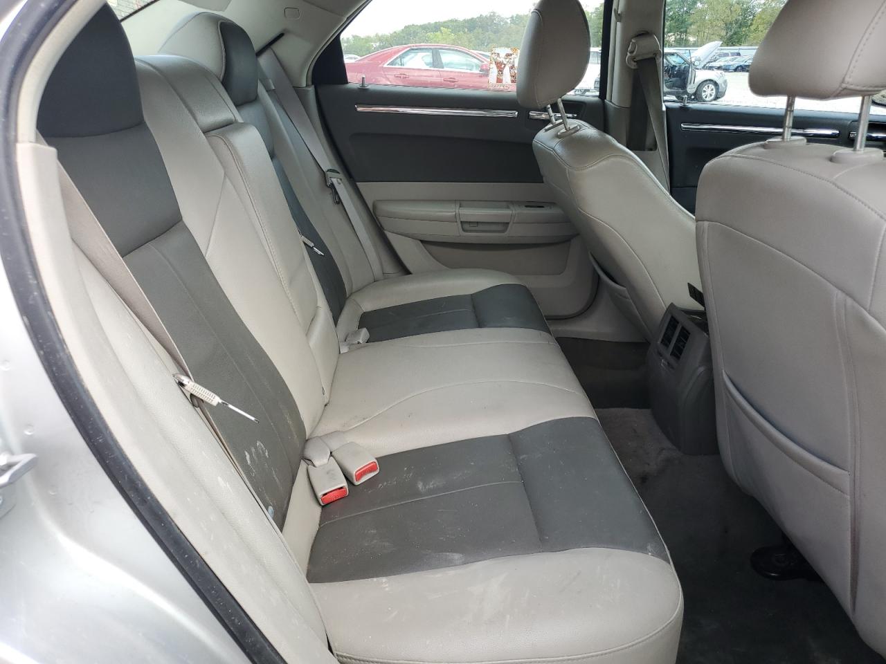 2008 Chrysler 300 Touring VIN: 2C3LA53GX8H245187 Lot: 81764895