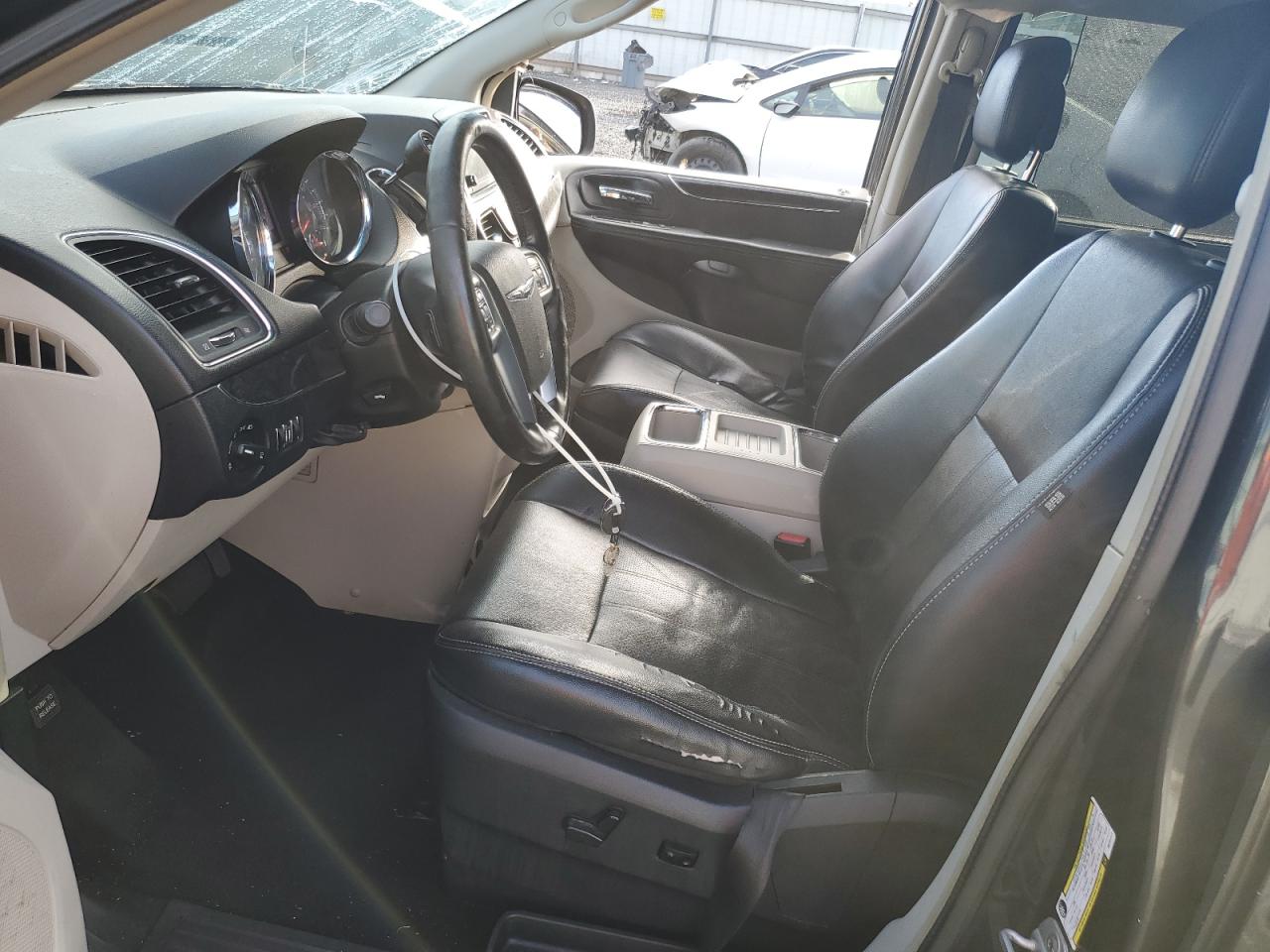 2011 Chrysler Town & Country Touring L VIN: 2A4RR8DG4BR781711 Lot: 81223595