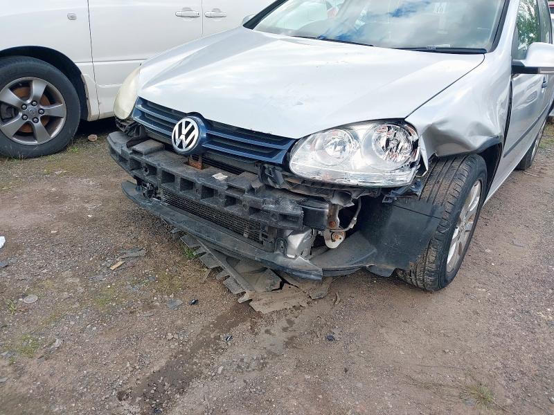 2005 VOLKSWAGEN GOLF FSI SE 