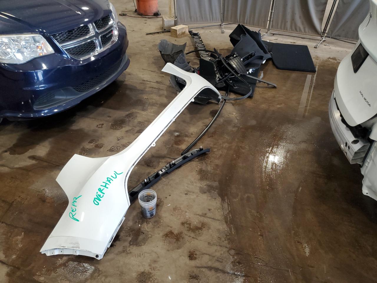 2025 Tesla Model Y VIN: 7SAYGDEE4SF223000 Lot: 69473505
